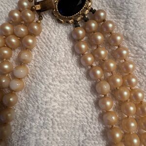 Elegant Pearl and Gold Necklace